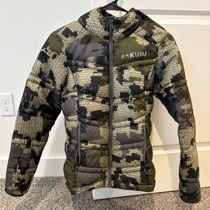 KUIU Digital Camo Puffer Jacket - Green and Gray